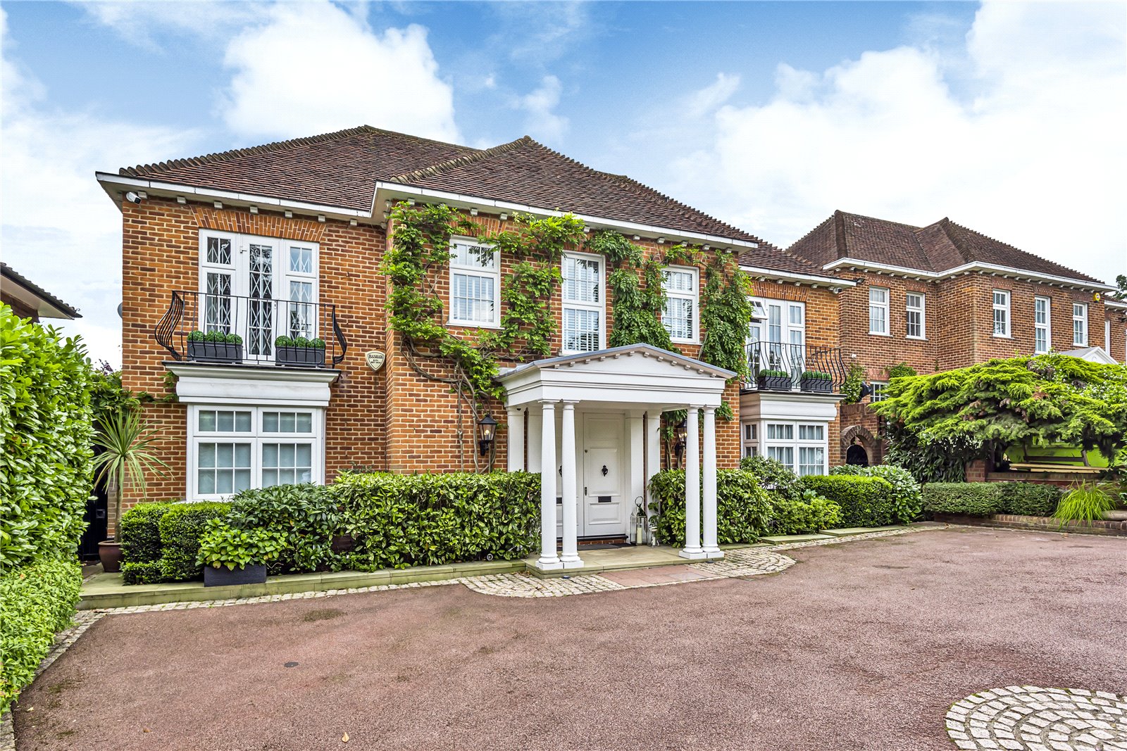 Totteridge Lane, Totteridge | Statons