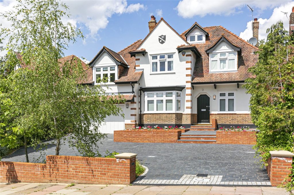 Eversley Crescent, Winchmore Hill